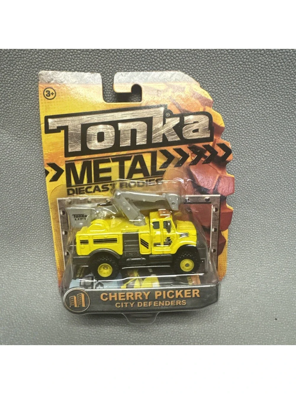 Tonka Metal Cherry Picker Bucket Truck City Defenders 1:64 Yellow 2014